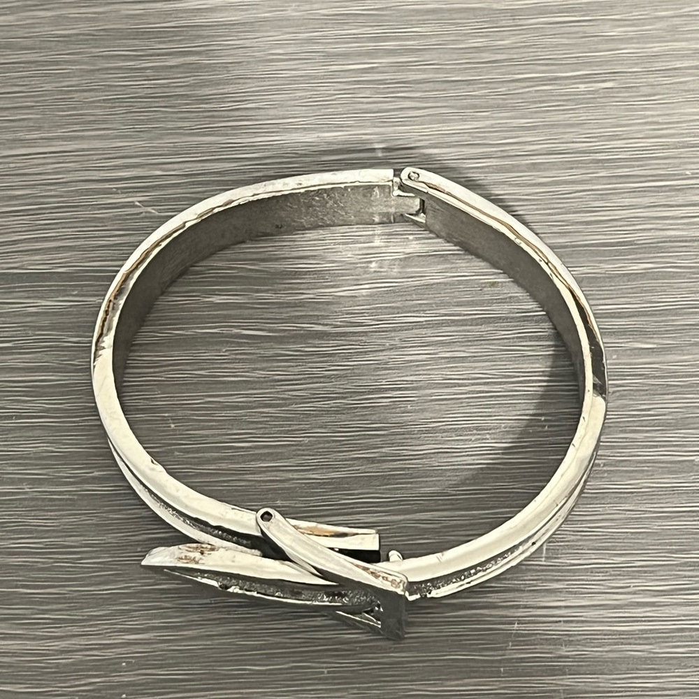 Silver Glitter Belt Buckle Bracelet with Hinge - Picture 4 of 7